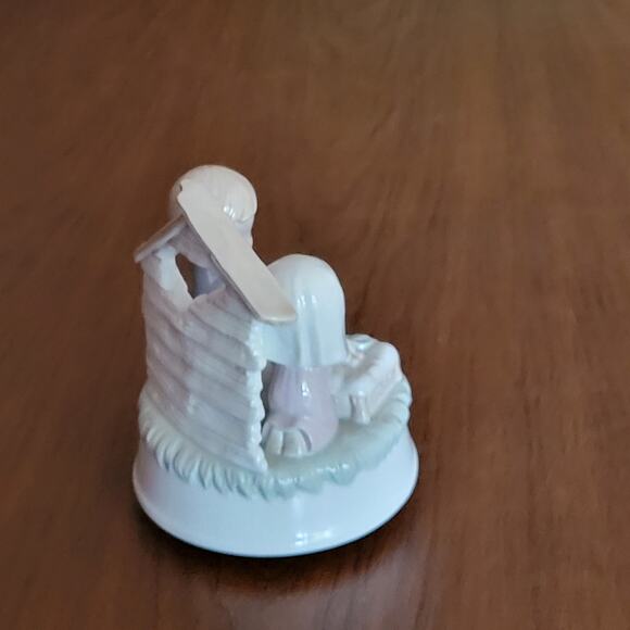 Vintage Roman Rotating Music Box Figurine Christmas Nativity Made in Japan - Picture 11 of 12